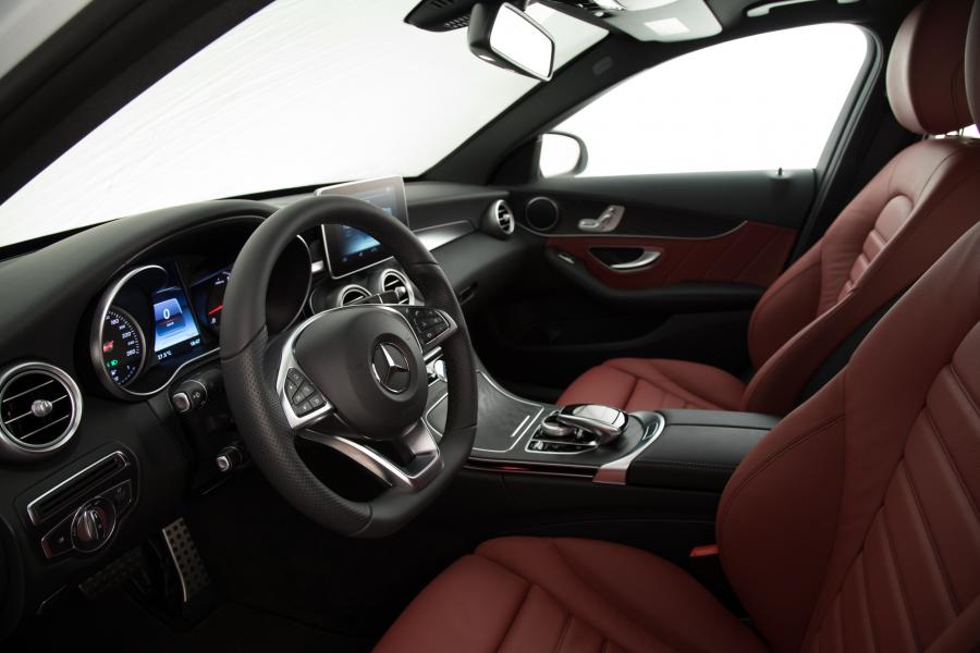 Интерьер Mercedes-Benz C300 Sport 2017 года  (LA) (фото 24 из 34)